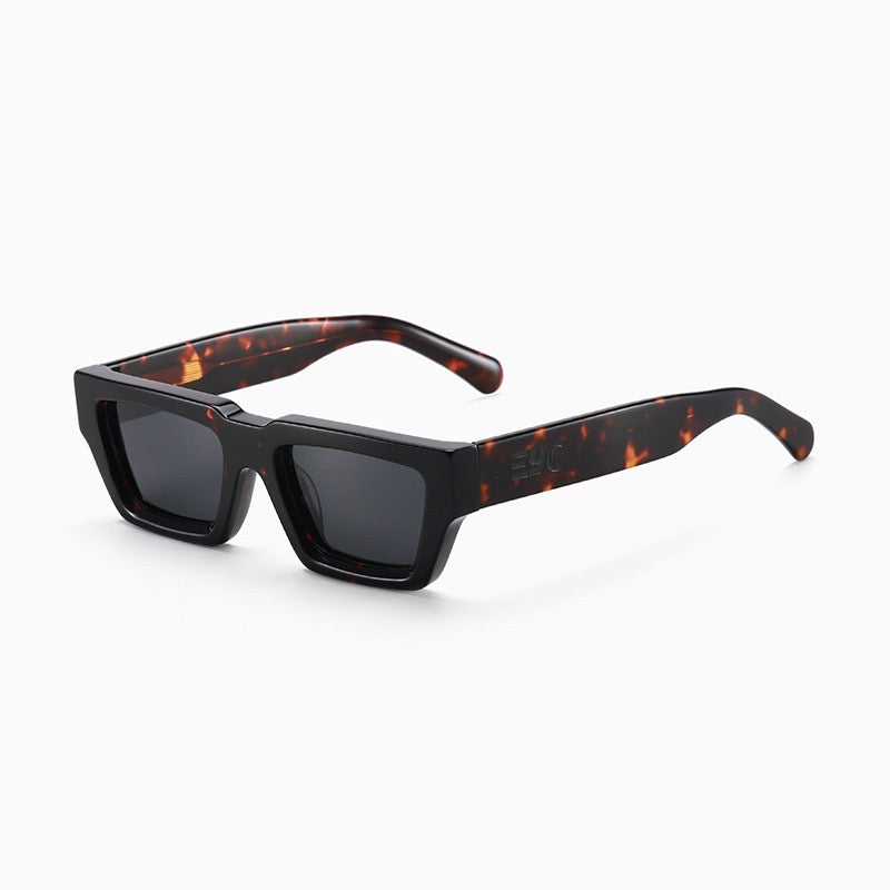 "Luxe" in Tortoiseshell Sunglasses