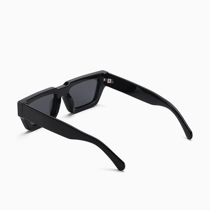 "Luxe" in Black Sunglasses