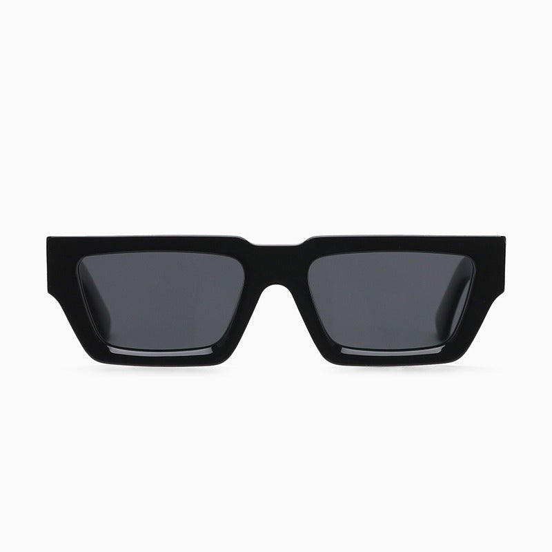 "Luxe" in Black Sunglasses