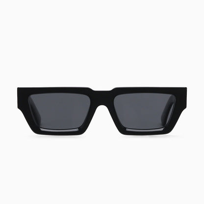 "Luxe" in Black Sunglasses