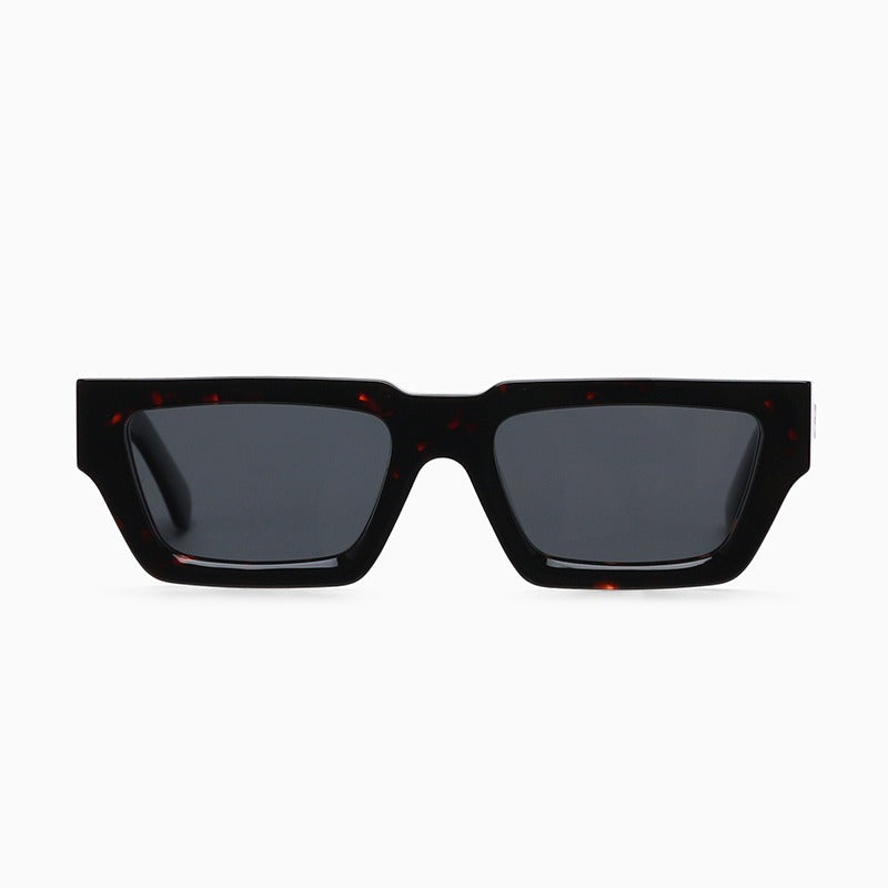 "Luxe" in Tortoiseshell Sunglasses